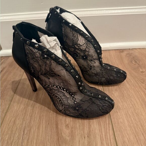 BCBGMaxAzria Elegant Black Lace Stiletto Heels with Studs - Picture 2 of 9